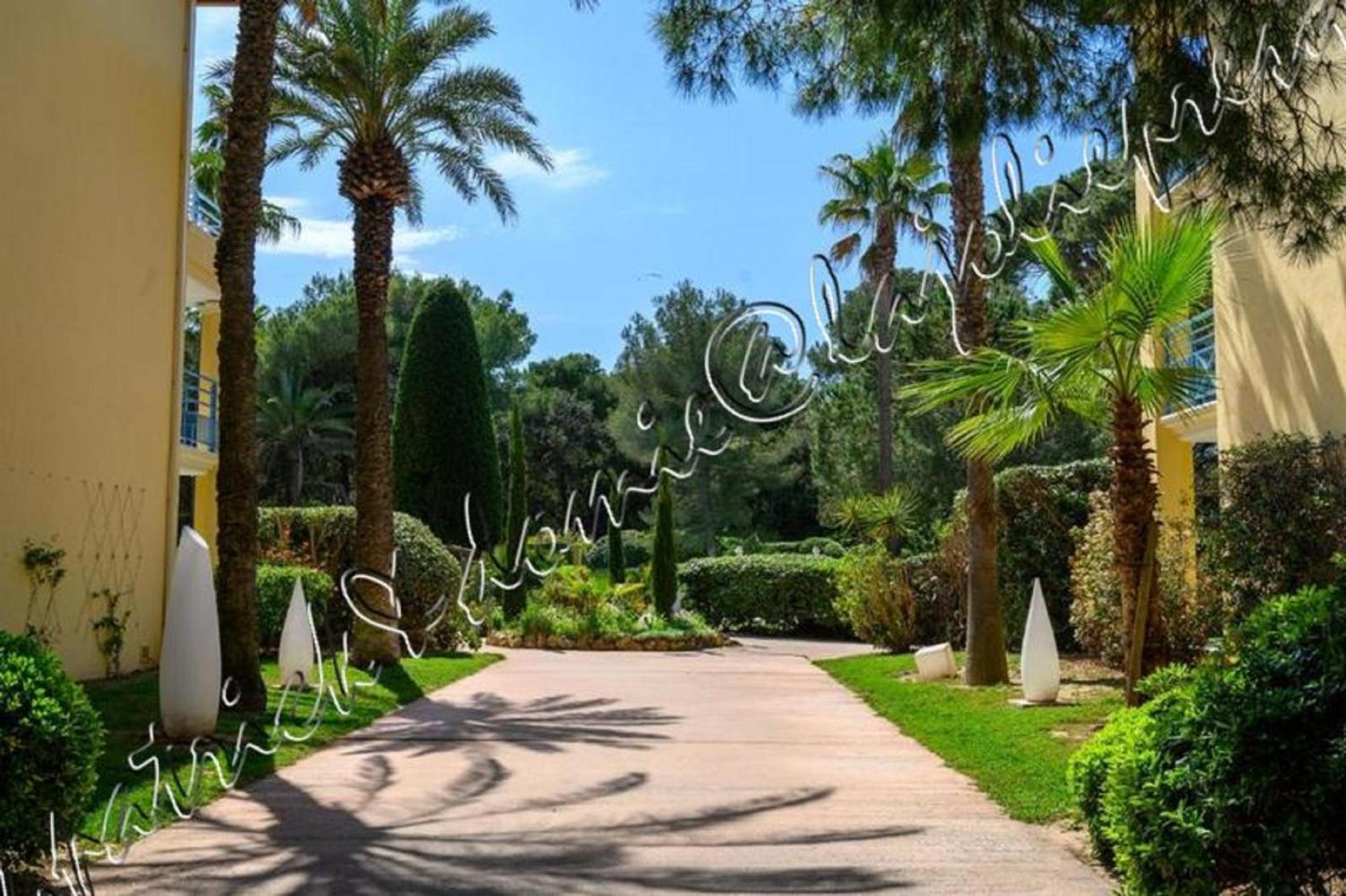 Magnifique Parc De La Presqu'Ile Avec Piscine Et Plage Face A Porquerolles ! Hyeres Exterior photo